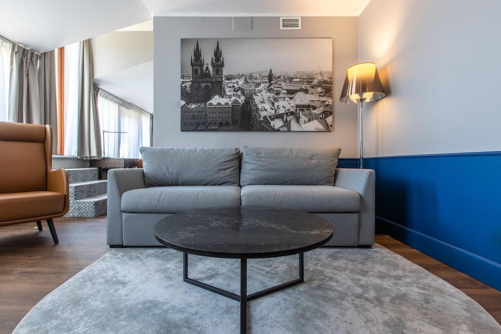 Radisson Blu Hotel Prag Exteriör bild A living room in a serviced apartment in Prague, Czech Republic